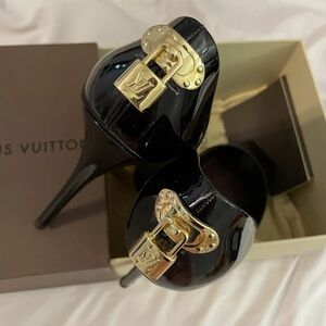 Louis Vuitton oh really peep toe